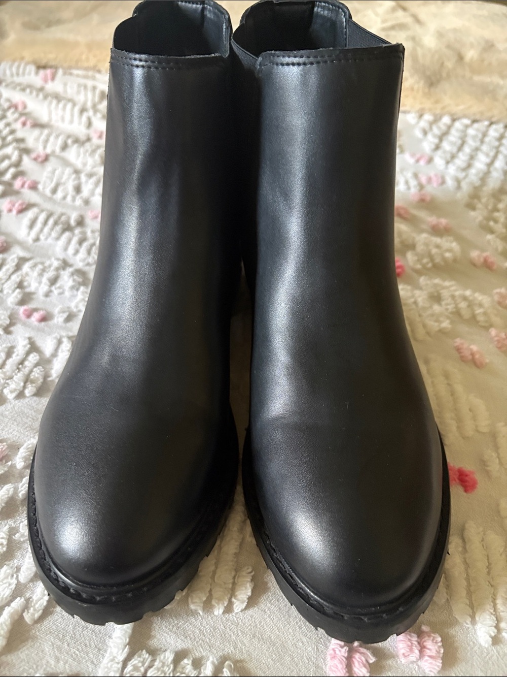 Steve Madden Black Smooth Leather Ankle Booties